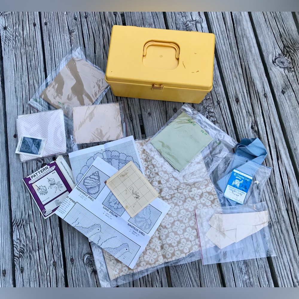 Embroidery Cross Stitch Fabric Material Beach Pattern Plastic Vintage Sewing Box